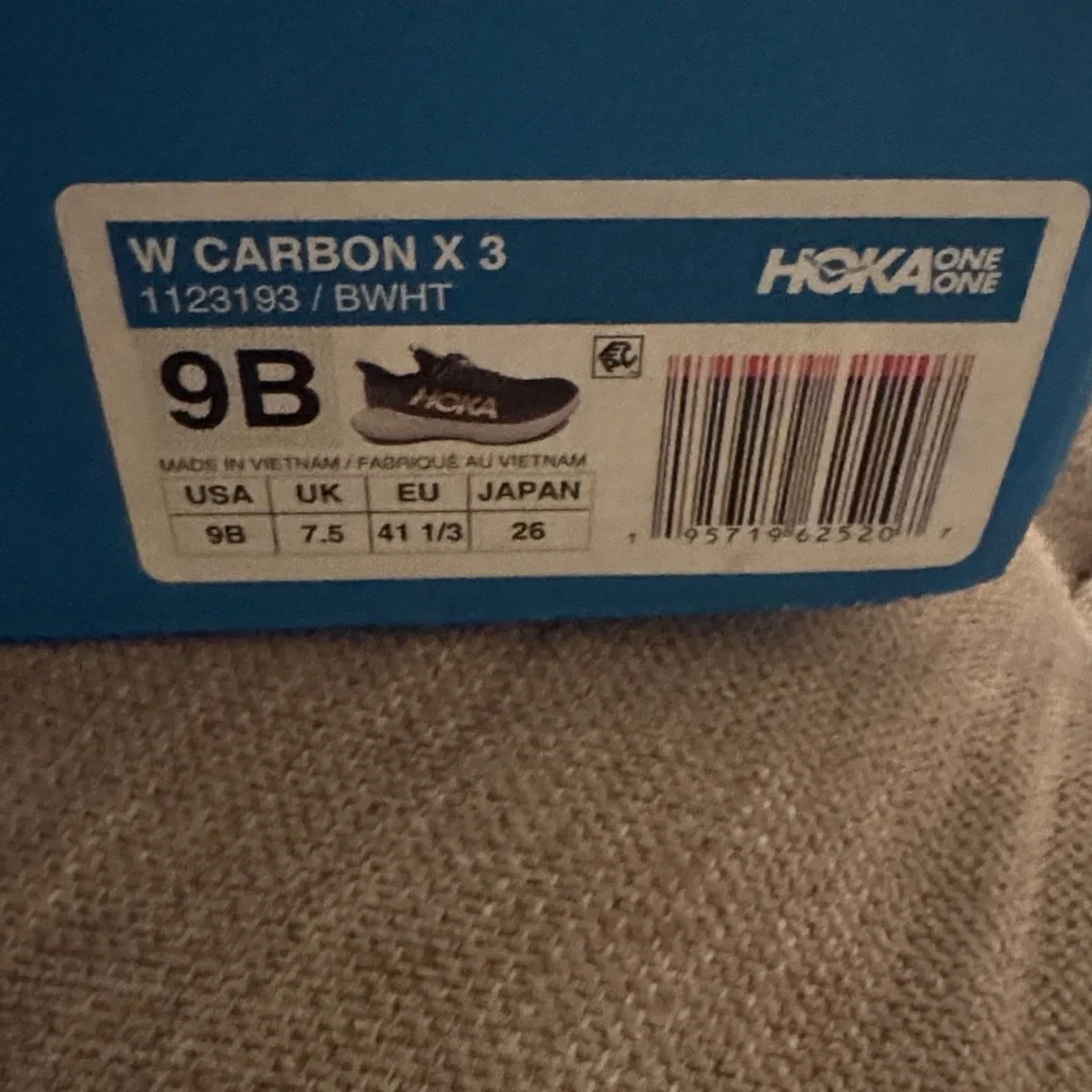 Hoka Carbon X3 Black and White Athletic Shoes 9B - Picture 2 of 4